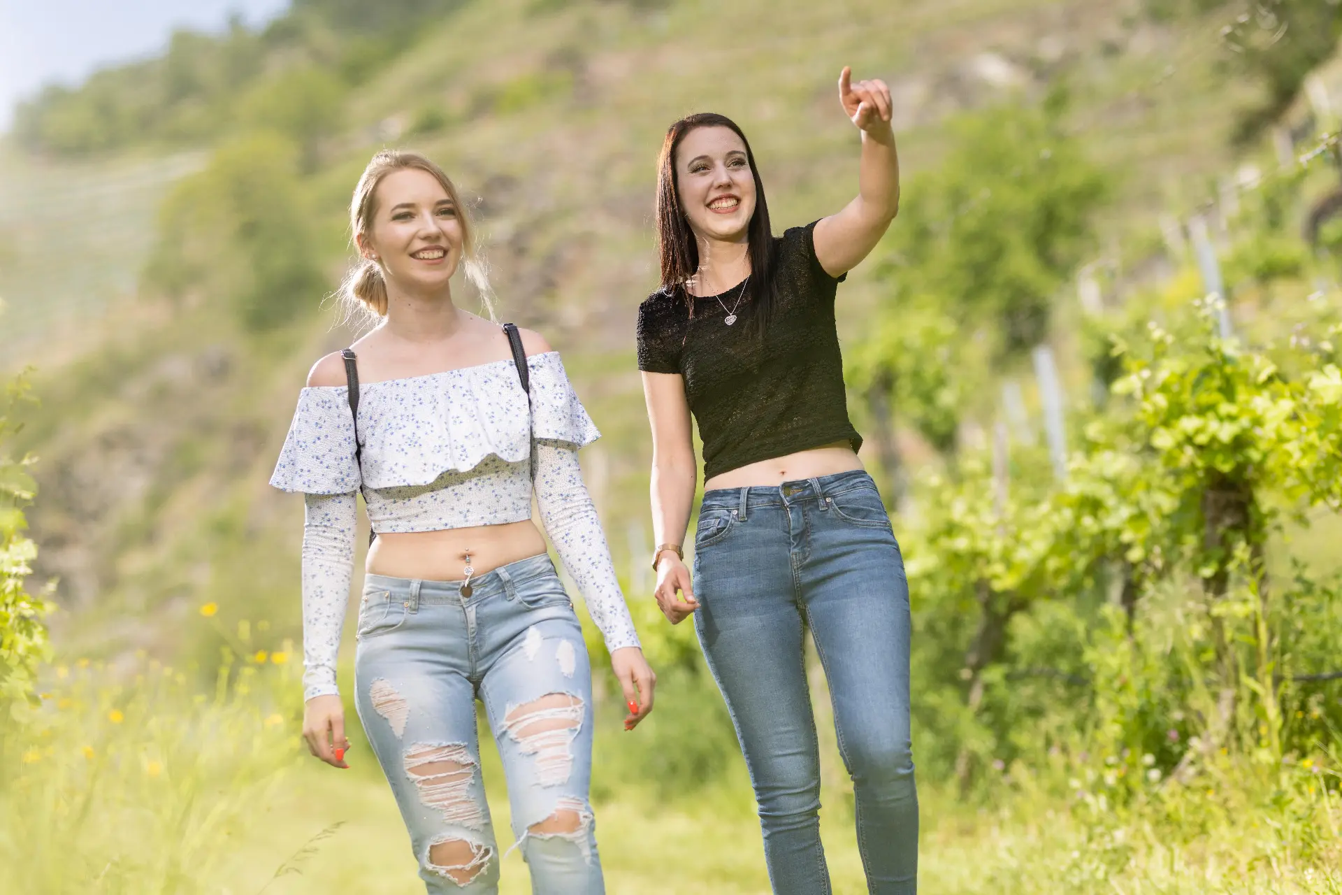 Hikers on the Welterbesteig trail in the Wachau